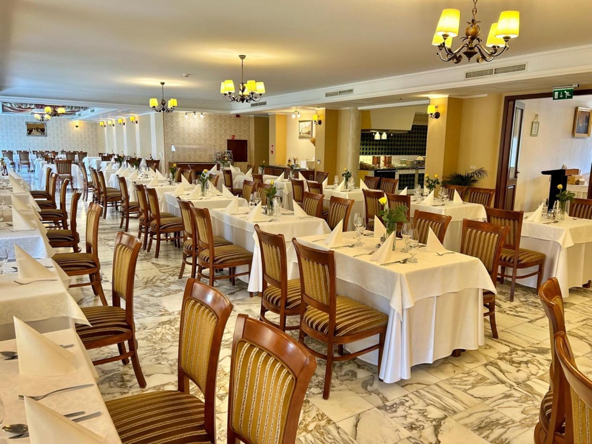 Calimbra Wellness Hotel Superior Miskolc Buitenkant foto