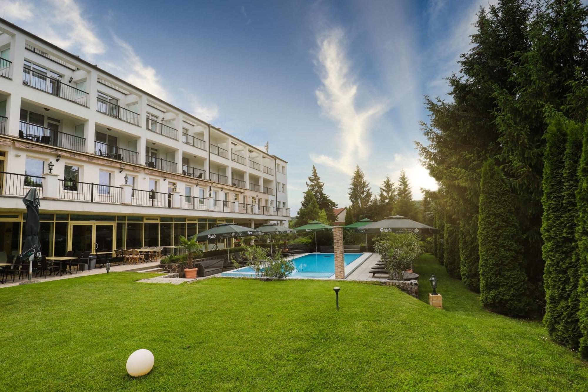 Calimbra Wellness Hotel Superior Miskolc Buitenkant foto