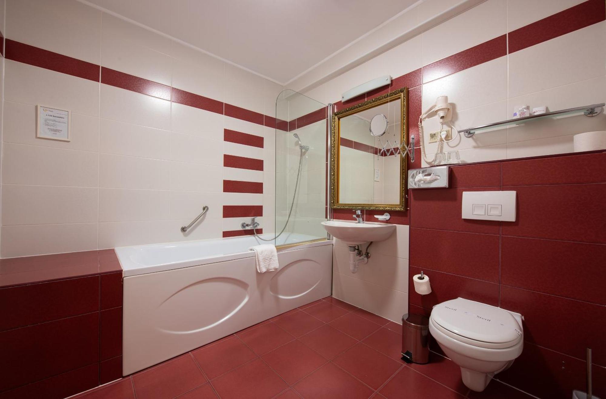 Calimbra Wellness Hotel Superior Miskolc Buitenkant foto
