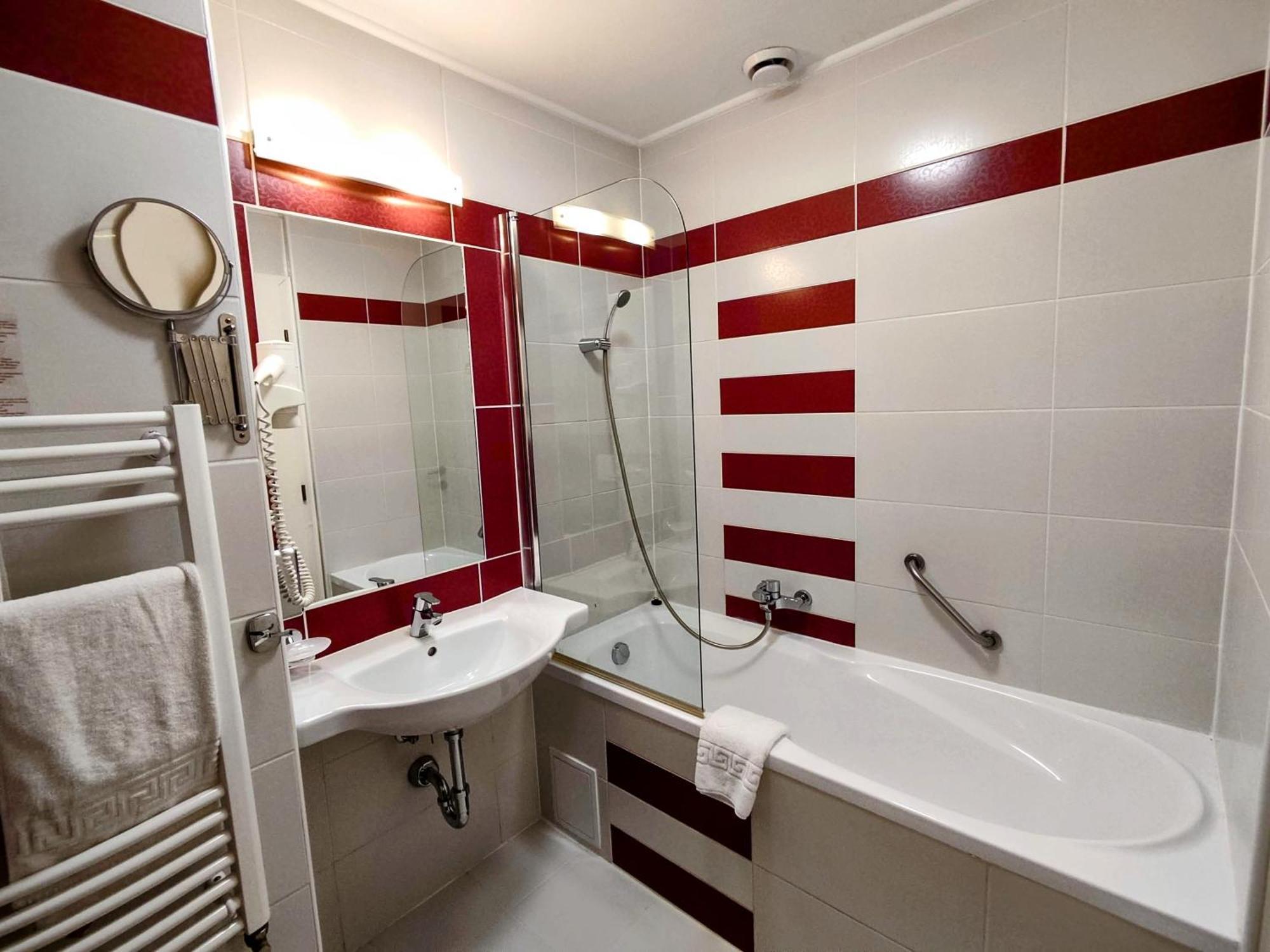 Calimbra Wellness Hotel Superior Miskolc Buitenkant foto