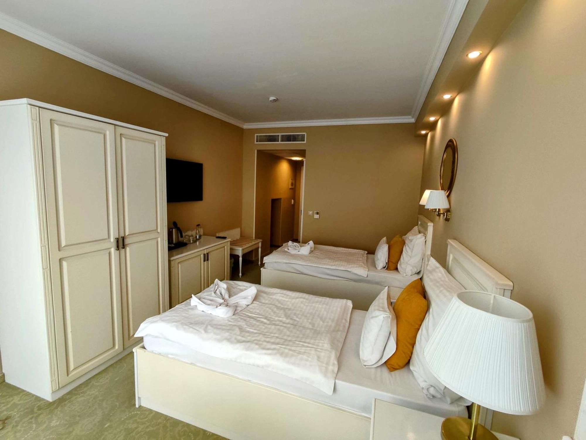 Calimbra Wellness Hotel Superior Miskolc Buitenkant foto