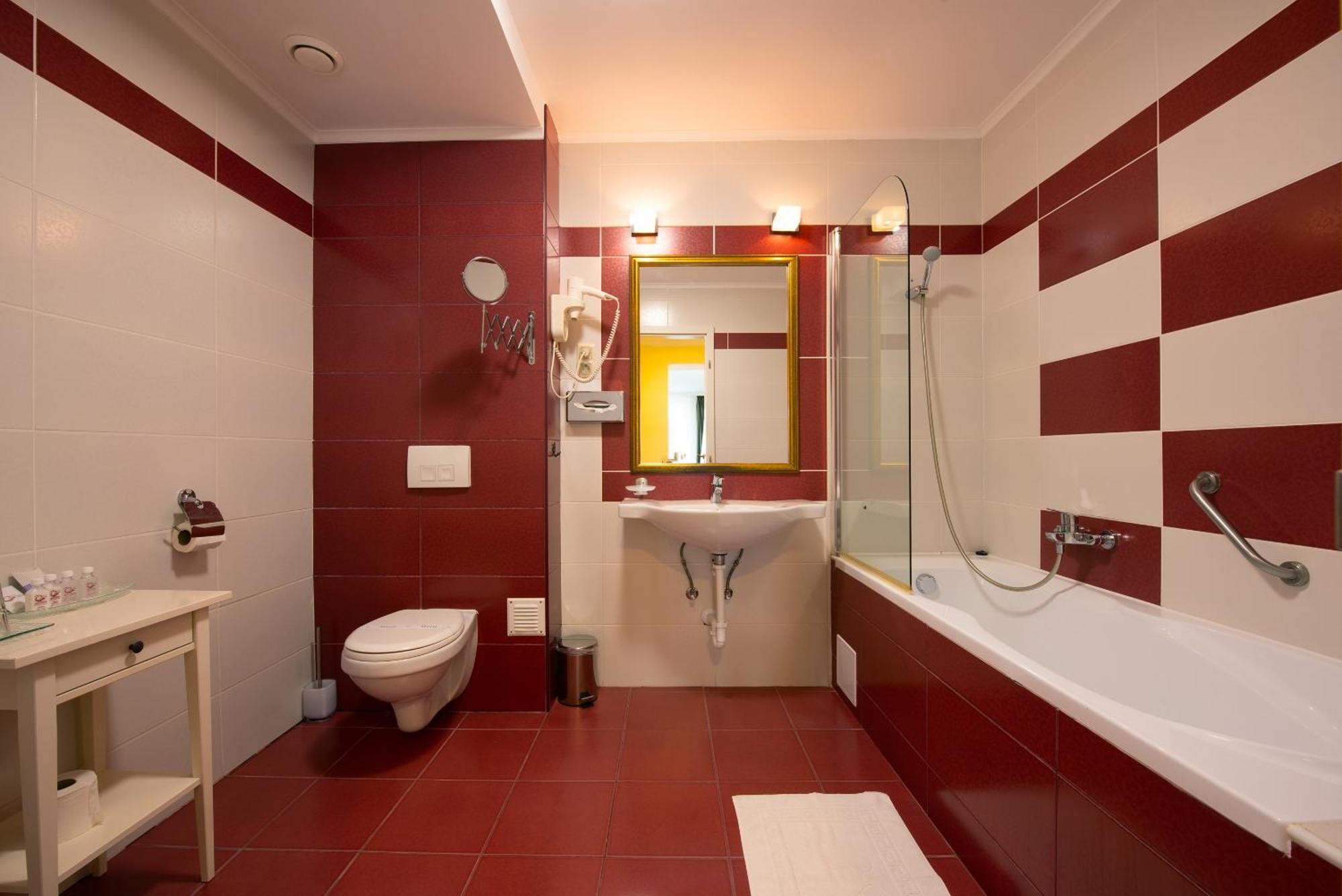Calimbra Wellness Hotel Superior Miskolc Buitenkant foto