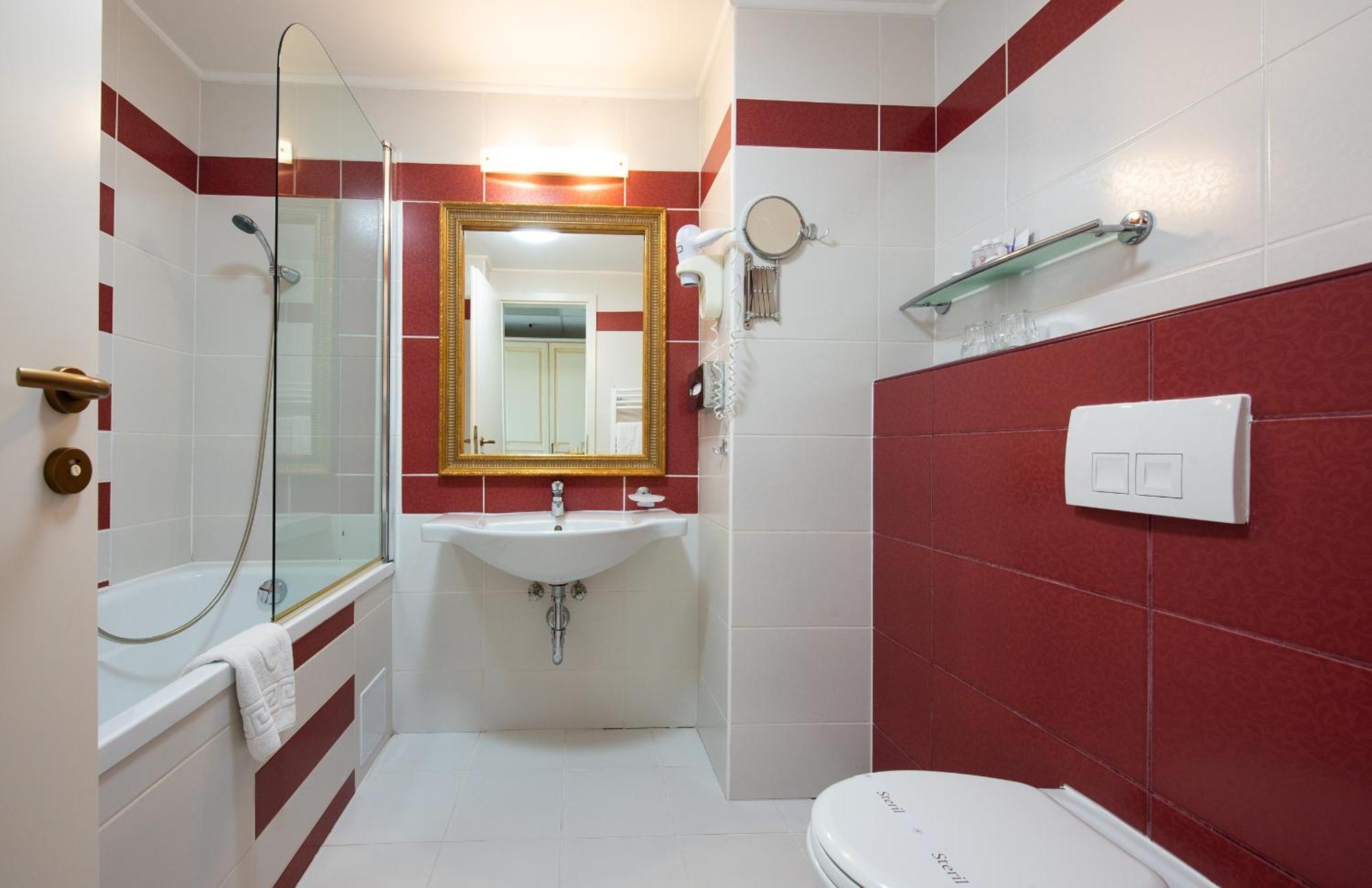 Calimbra Wellness Hotel Superior Miskolc Buitenkant foto