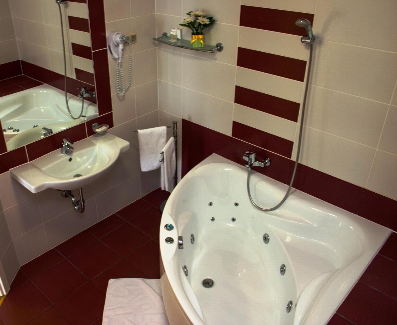Calimbra Wellness Hotel Superior Miskolc Buitenkant foto